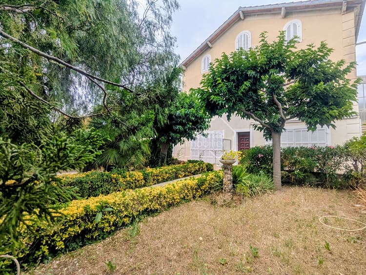 TOULON OUEST - MAISON INDIVIDUELLE DE 149 M² - DEUX APPARTEMENTS - TERRAIN 421 M²