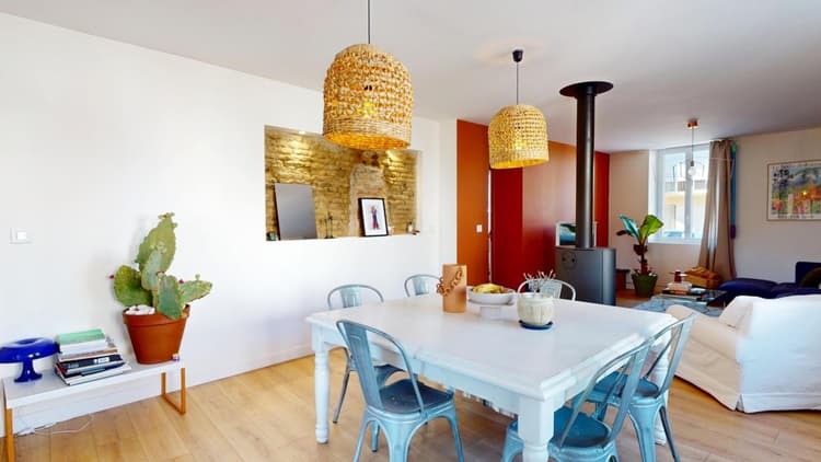 A deux pas du centre, très jolie rénovation, de cette maison