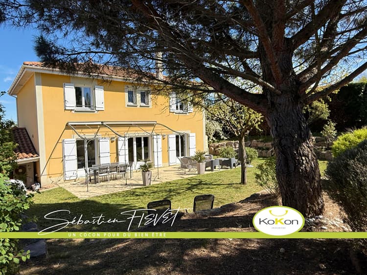 Maison de 2014 de 160m2 + 80m2 + garage sur 900m2 de terrain