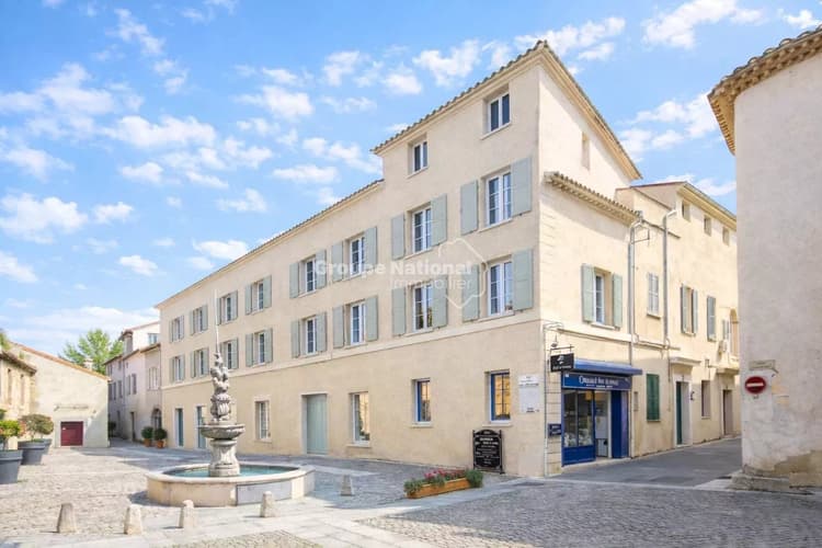 PERNES-LES-FONTAINES - LOCAL COMMERCIAL DE 33.59 M² — Activité professionnelle, libérale, bureau ou commerce