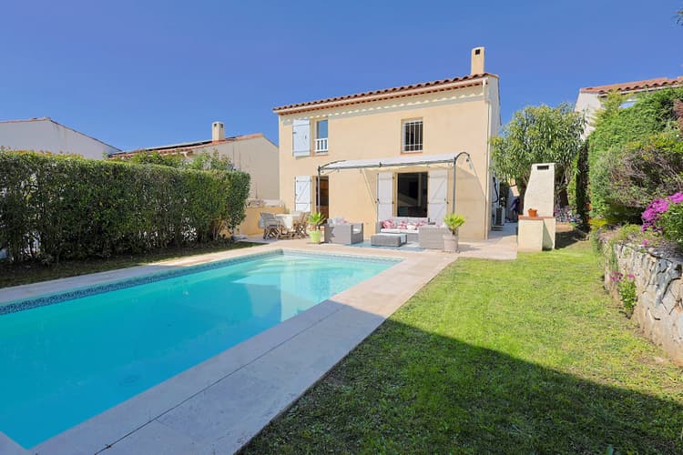 À VENDRE - Maison familiale avec piscine – 4 chambres – La Roque