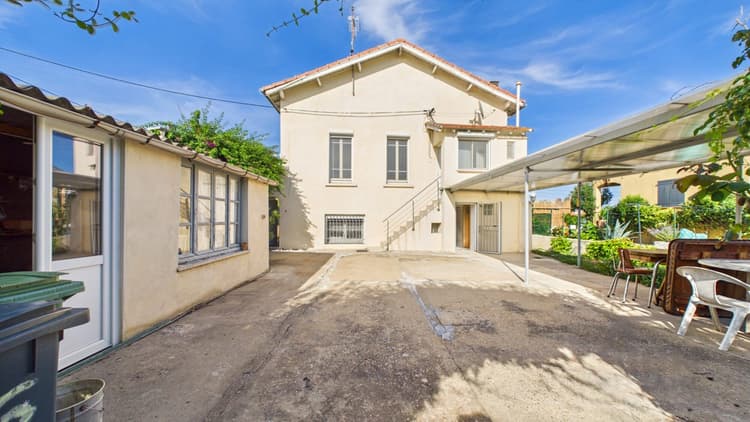 MAISON ANCIENNE ATYPIQUE BEAU POTENTIEL GARAGE & ATELIER