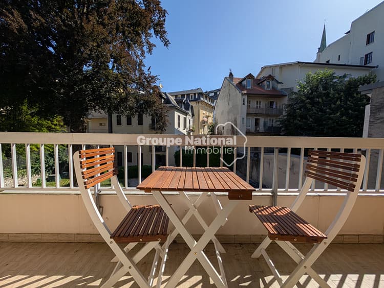 Hyper centre d'Aix-les-Bains Studio rénové avec balcon et parking -