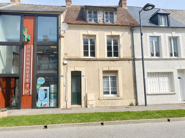 Maison de bourg avec volumes généreux et potentiel d'aménagement