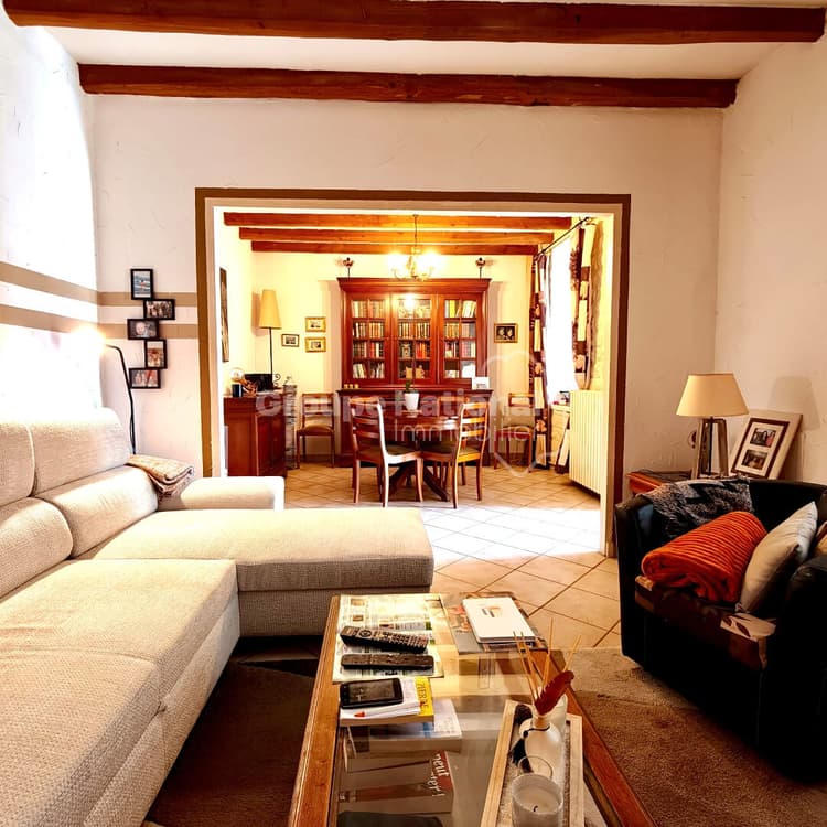 Jolie maison avec jardin, garage et dépendance