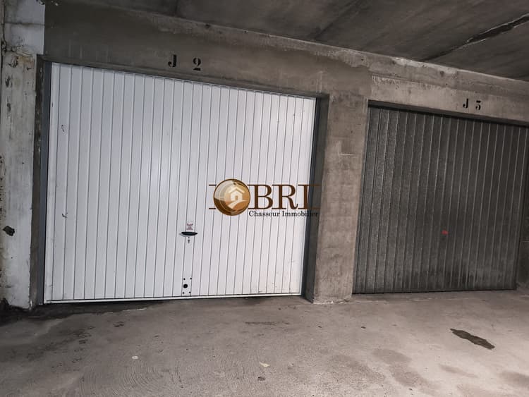 GRENOBLE, garage fermé accès sécurisé