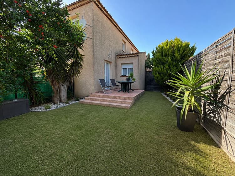 A VENDRE - MAISON DE TYPE 3 AVEC JARDIN - SAUSSET-LES-PINS