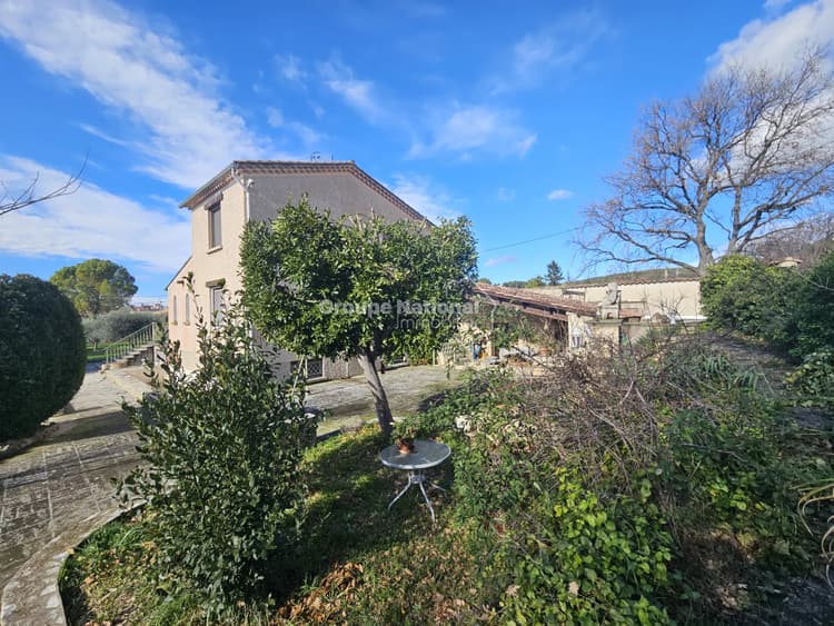 CAROMB BELLE MAISON AVEC TERRAIN — Maison proche du centre du village