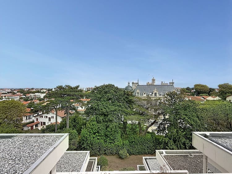 Appartement 4 pièces de 86m2 à vendre à Biarritz - 6ème étage avec vue dégagée sur l'océan et le chateau La folie Boulard