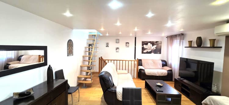 ESTAQUE! Bel appartement en duplex de type 3/4 de 81 m² loi carrez avec terrasse!