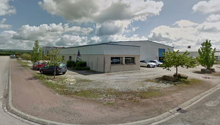 A LOUER LOCAL D'ACTIVITE 1 120 m² - TRUN