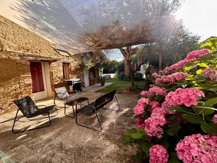 MAISON DE VILLAGE DE TYPE 6 AVEC JARDIN ET GARAGE