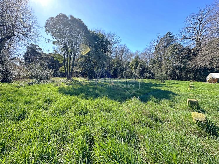 Terrain 2 892 m² constructible non viabilisé