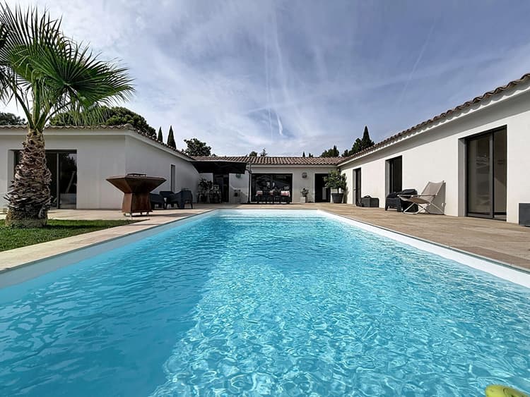 MOLLEGES 227 m2 Terrain 1342m² Piscine