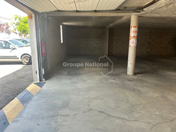 Emplacement de parking couvert