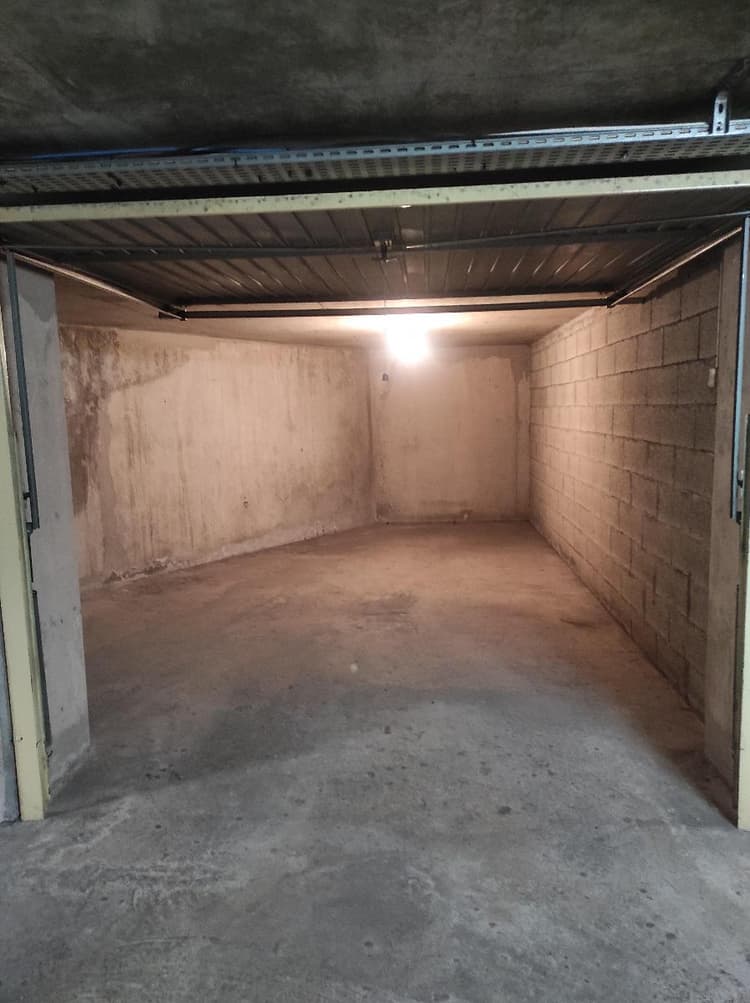 <span class='fw-semibold text-nowrap'>Garage/Parking</span> - <span class='text-nowrap'> <span class='fw-semibold'>132 €/mois CC</span></span> - <span class='text-nowrap'>À louer</span>