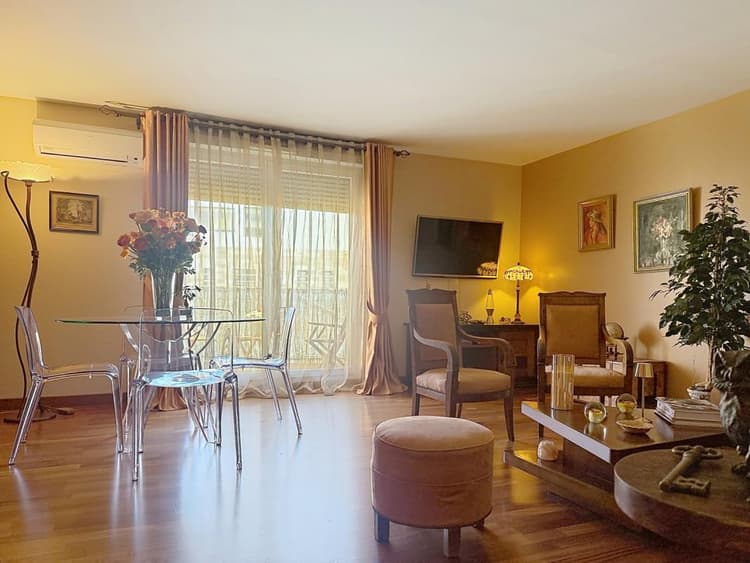 EXCLUSIVITE AVIGNON proche rempart T5 91 m² balcon, cave et parking