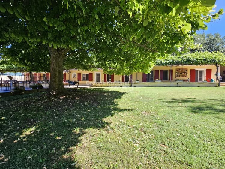 PERNES-LES-FONTAINES - FERME DE 175 M² SUR 8 630 M² DE TERRAIN