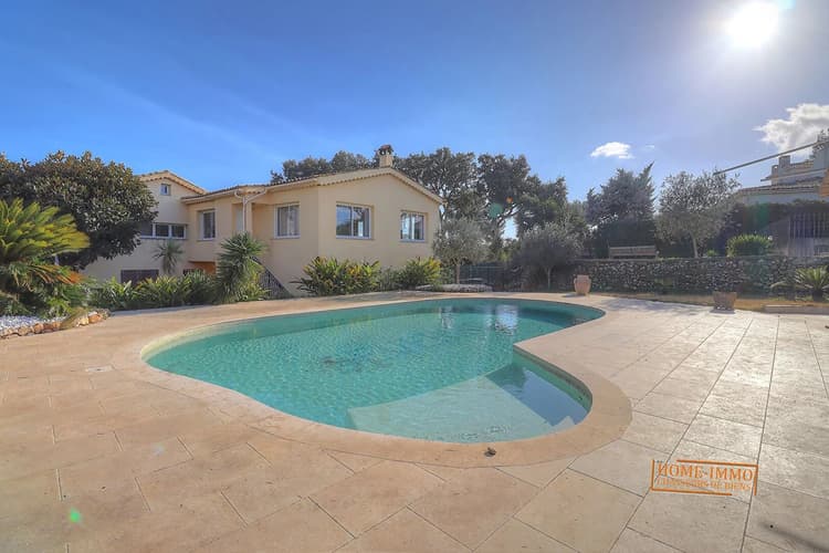 Maison Antibes 8 pièces 235 m2 avec piscine