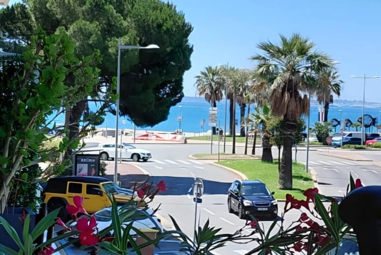 Appartement 3 pièces de standing – Vue hippodrome et Mer – À 50