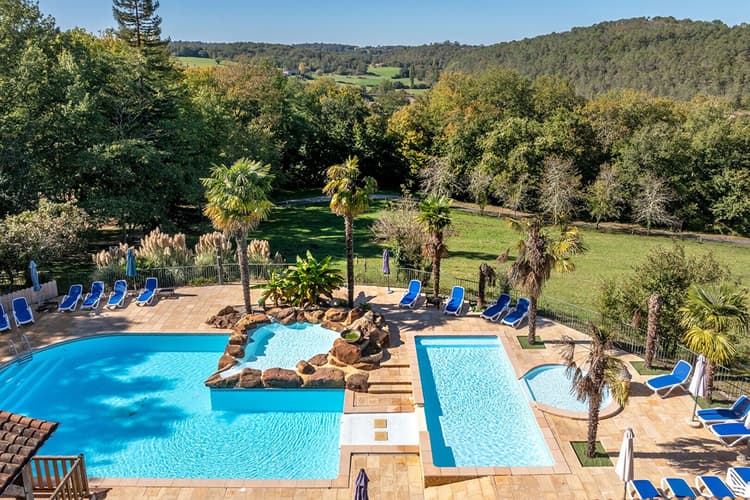 À VENDRE Village Loisir de 14 Gîtes avec deux maisons d'habitations…