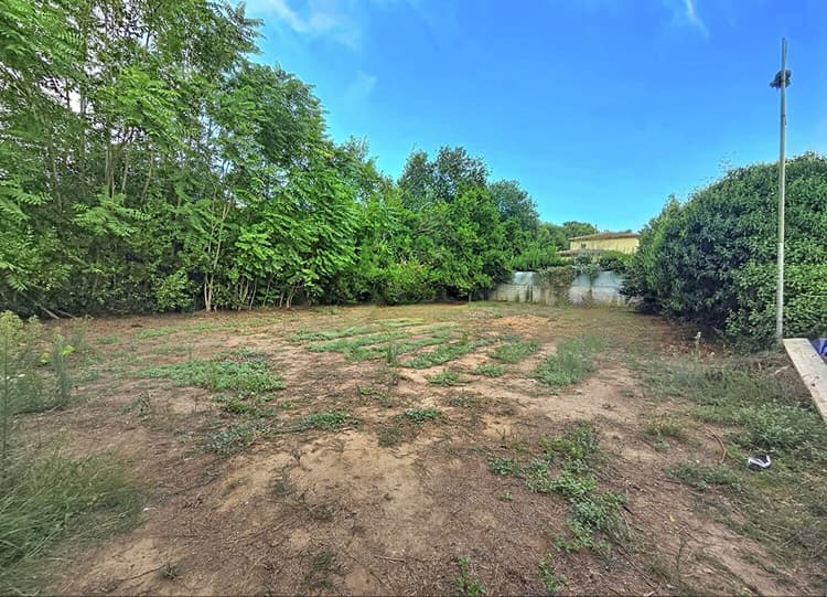 Terrain à bâtir de 884 m² - Le Brusc, à 10 min à pied du Port