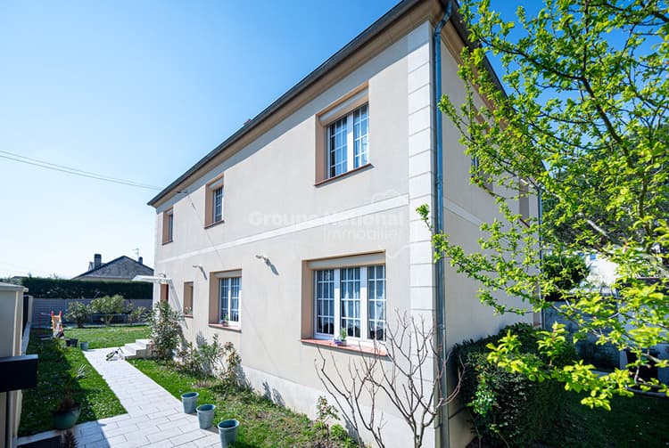 Maison familiale, beaux volumes, au calme et proche gare