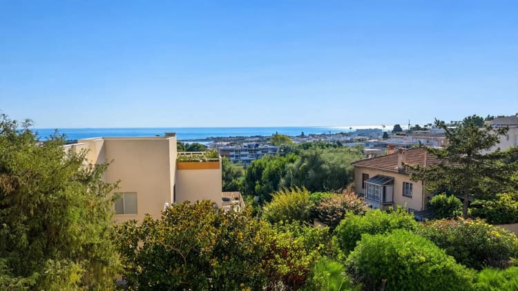 ANTIBES – APPARTEMENT 4 PIÈCES AVEC VUE MER, TERRASSE, GARAGE ET