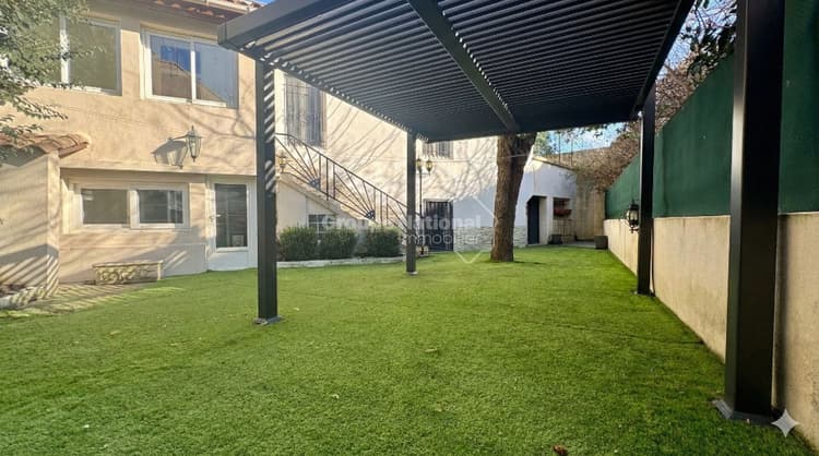 Maison 179 m² proche gare avec jardin et terrasses