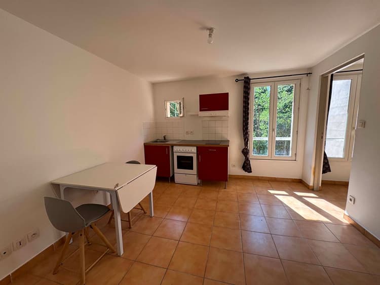 À VENDRE VILLENEUVE LES AVIGNON, APPARTEMENT P2, EXTÉRIEUR, PARKING