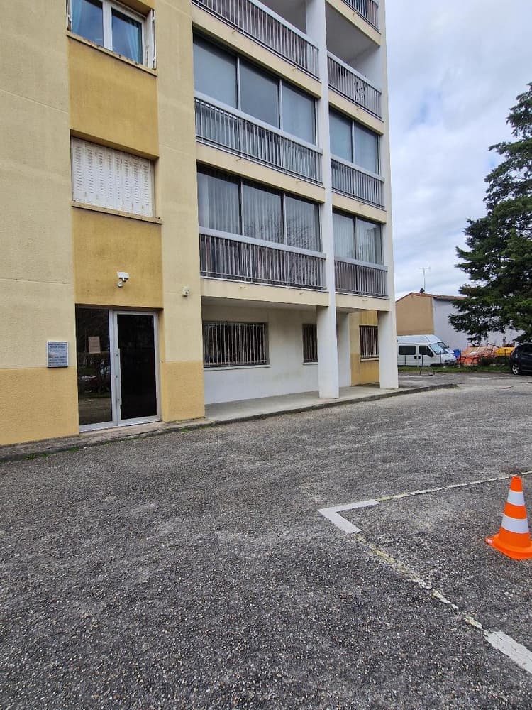 LOCAL PROFESSIONNEL BEL AGENCEMENT