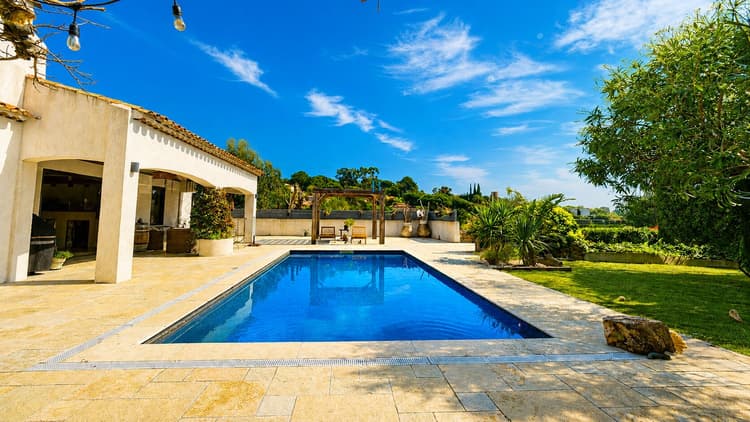 Propriété d'exception avec dépendances et ses deux piscines - Sainte-Maxime
