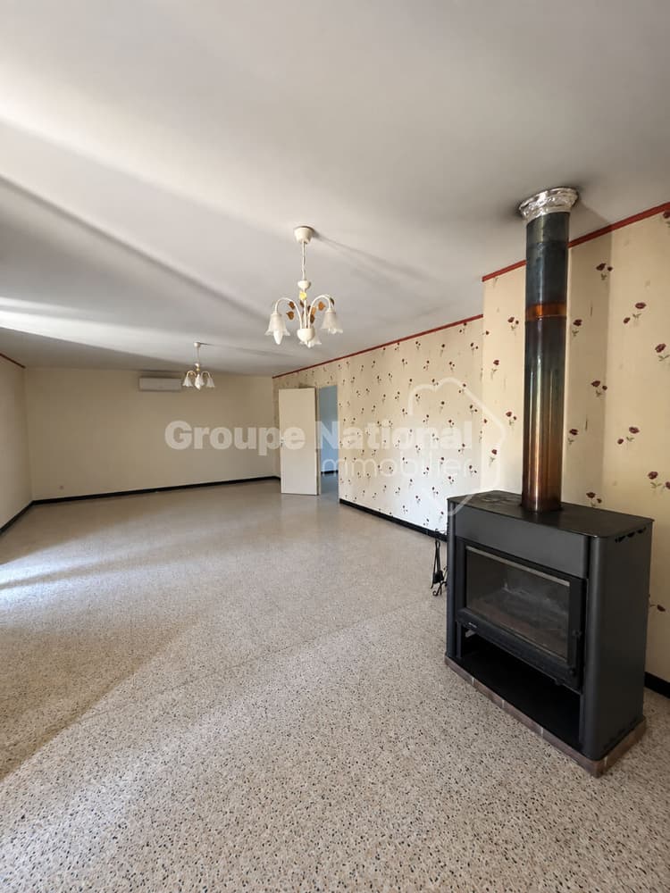 A LOUER SUR ROGNONAS - Maison de plain pied, 4 chambres, jardin 1260 m² en campagne