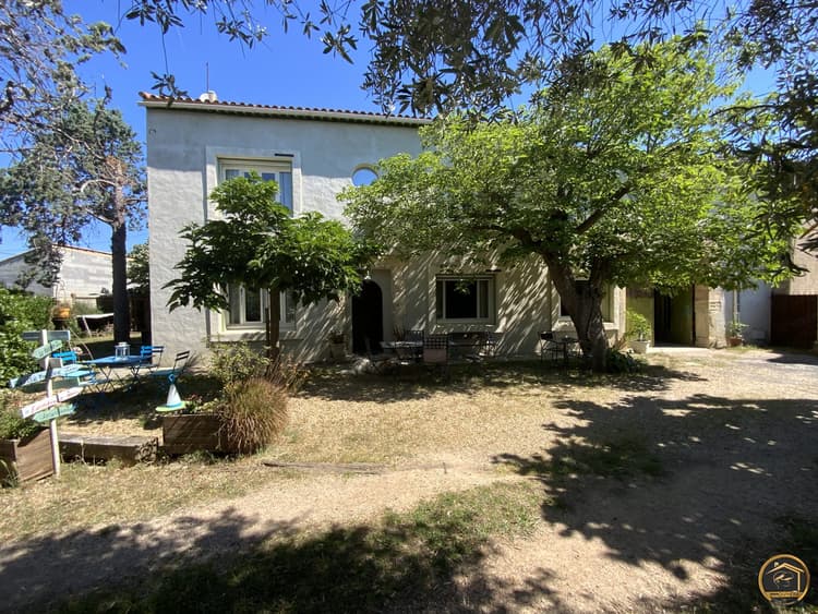 MAISON ANCIENNE AVEC GRAND JARDIN - PROCHE GINESTAS
