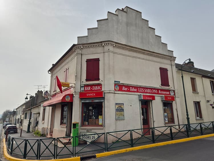 Murs loués à 2' de Saint Crepin Ibouvillers 8 pièce(s) 230 m2