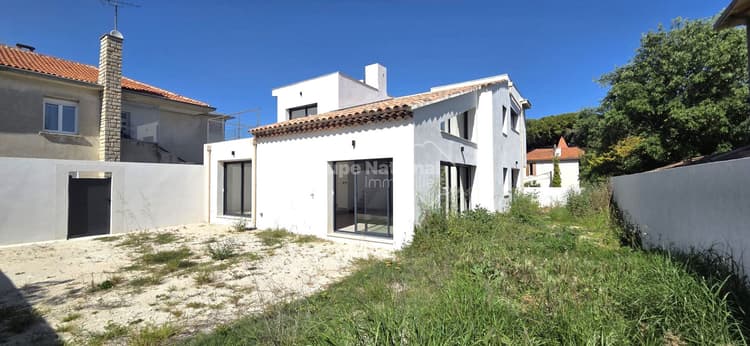 CARRY LE ROUET A DEUX PAS DU PORT ET DES COMMERCES, magnifique appartement neuf de type 5 de 133m² avec terrasse, jardin privatif et garage et cave de 80 m².