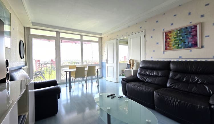 HOUILLES 15' RER et 5' Centre**Lumineux 4 pièces avec balcon et vue dégagée sans vis-à-vis,
