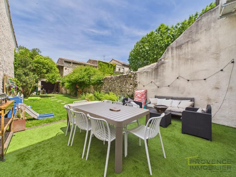 Maison de village avec 3 chambres et jardin à vendre à 5 min