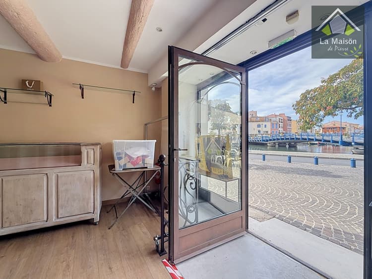 Commerce avec terrasse