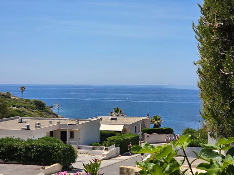 Villa en 3 appartements accès direct plage du Cap Nègre