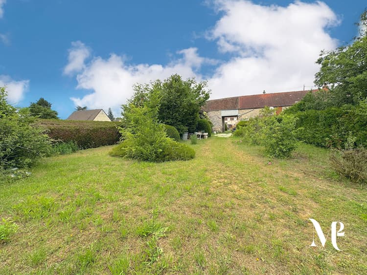 Ensemble à fort potentiel - Maison + 2 granges sur 2600m² de terrain