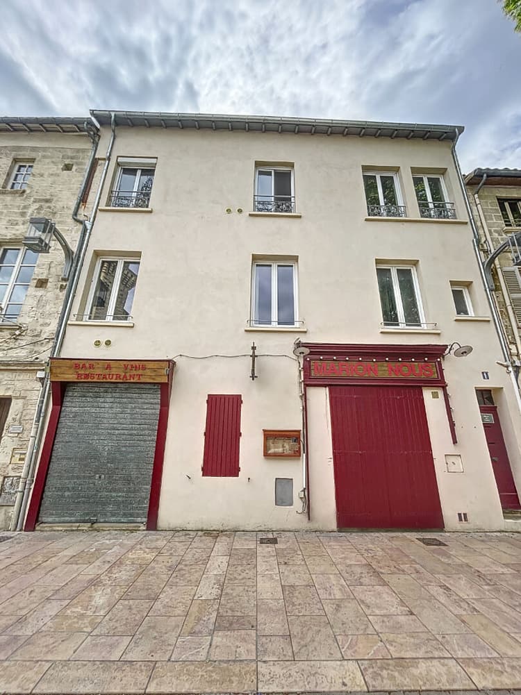 Avignon intra-muros Carmes Immeuble 4 appartements et un restaurant