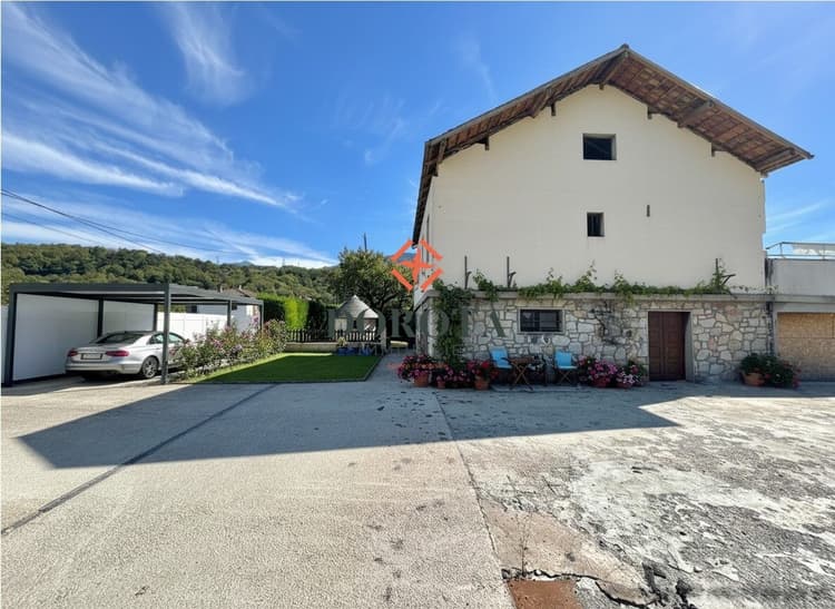 Grande maison au fort potentiel rénover