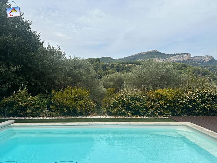 TOULON OUEST - VILLA T5 de 110 M² - PISCINE - TERRAIN DE 1230M² - GARAGE - DEPENDANCE DE 50 M²