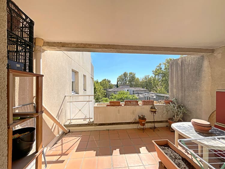 T2 vendu loué - Terrasse 12 m² et cave - Arles Les Alyscamps