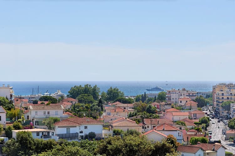 Antibes – Vue Mer Exceptionnelle | 3 Pièces 58 m² Traversant