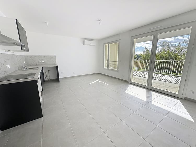 Appartement Monteux T4, 2 chambres, 2 terrasses et jardin