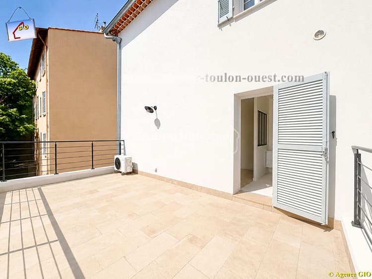 VALBOURDIN - APPARTEMENT T1 DE 22 M² - TERRASSE - PARKING PRIVE