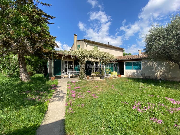 Saint Remy de Provence, au calme, maison de 3 logements
