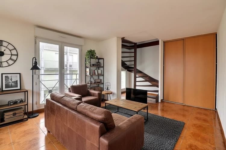 Duplex lumineux - Gare à pied